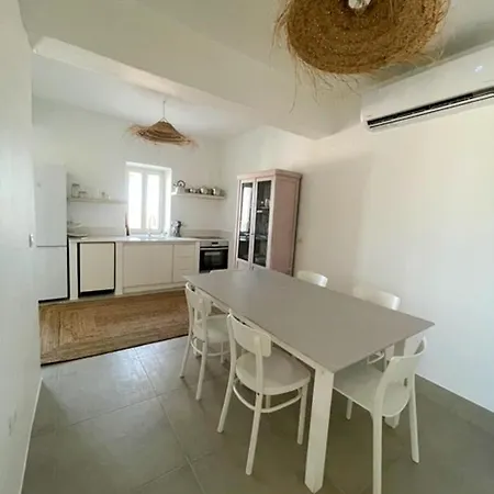 2 Bedrooms House With Sea View And Enclosed Garden At 1 Km Away From The Feriehus